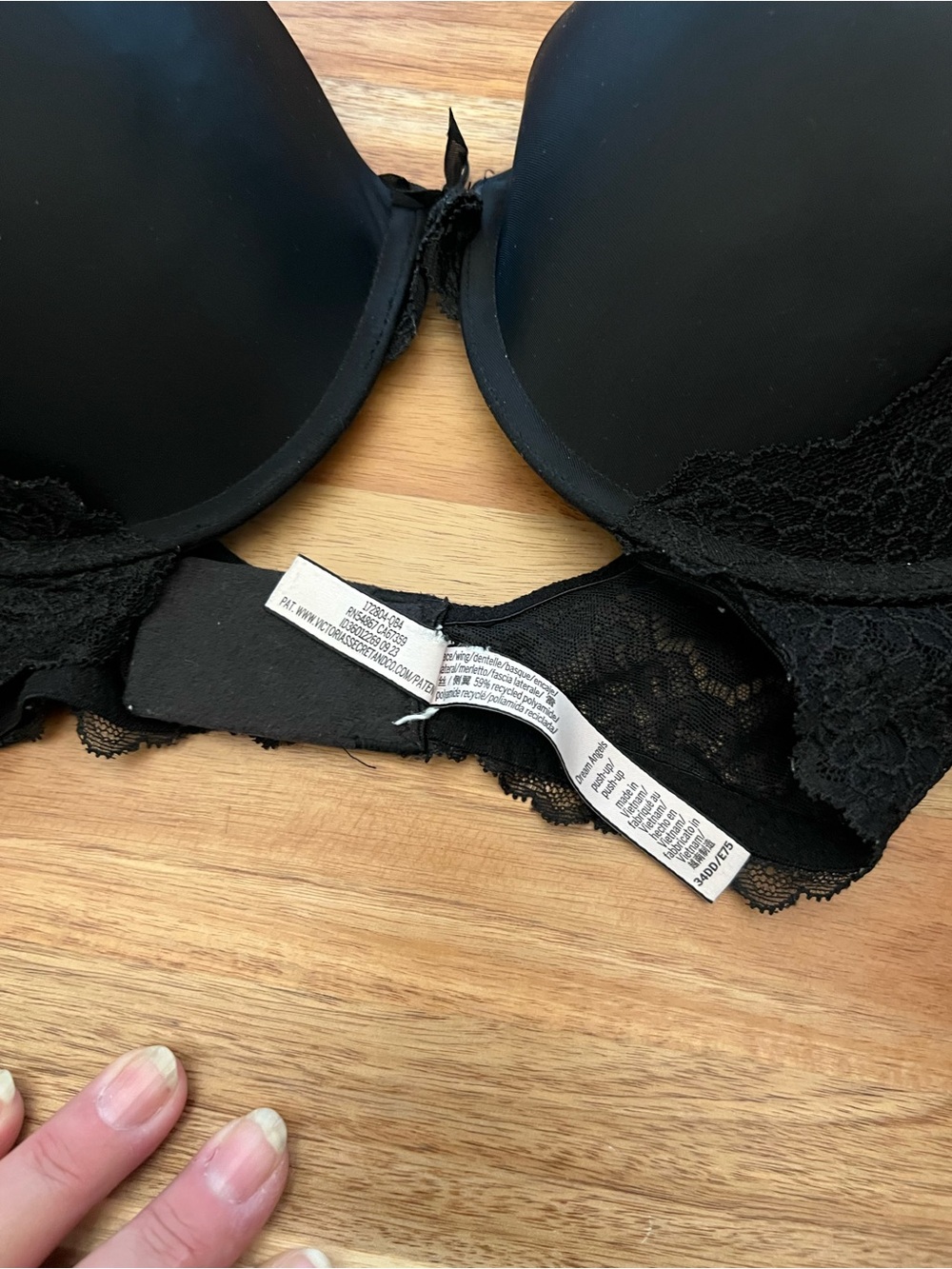 Victorias Secret Black Lace Push-Up Bra — Classic Support